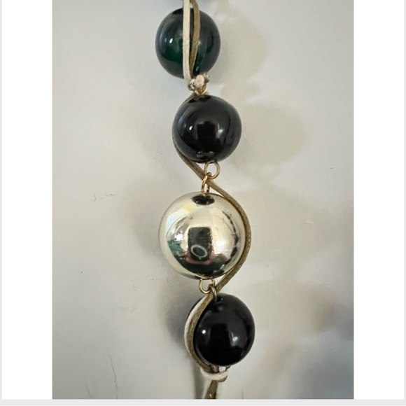 🎁Bundle 2 long necklaces:red/green colored contemporary shapes linked w/macrame - Picture 8 of 13